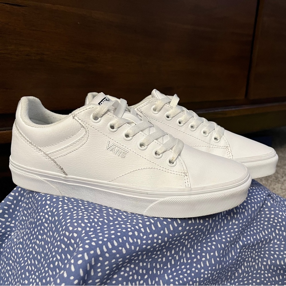 Women’s VANS all white size 8